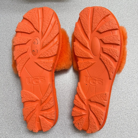 UGG Slippers - Picture 4 of 8